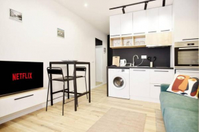 LINA - TIA, Cozy Studio in Shopping District